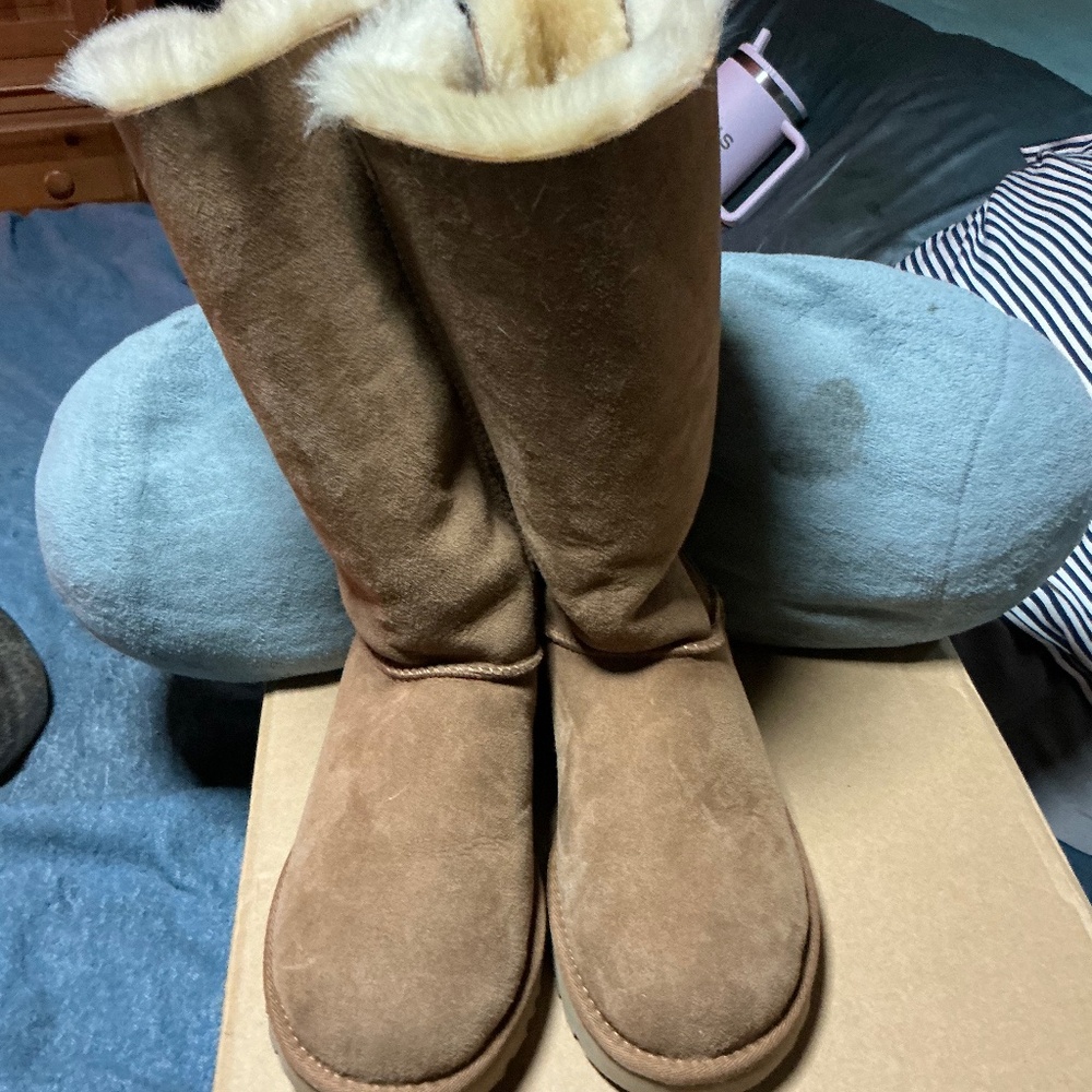 Ugg tall Bailey Bows size7